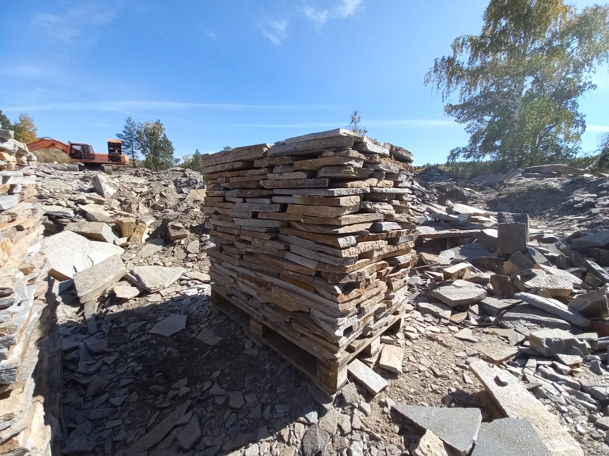 Плитняк златолит серебристый для мощения на бетон купить в Иркутске