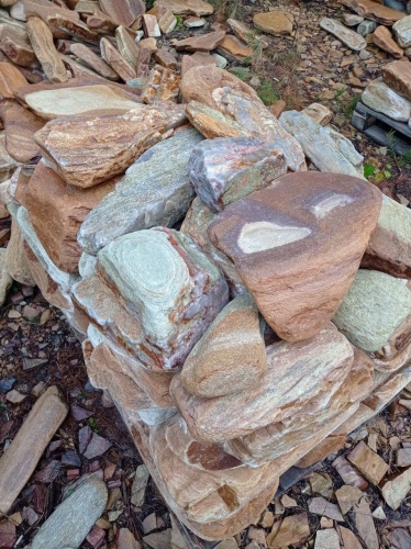 Златолит жёлтый, жёлто-зелёный глыбки и валуны для ланшафтного дизайна купить в Иркутске