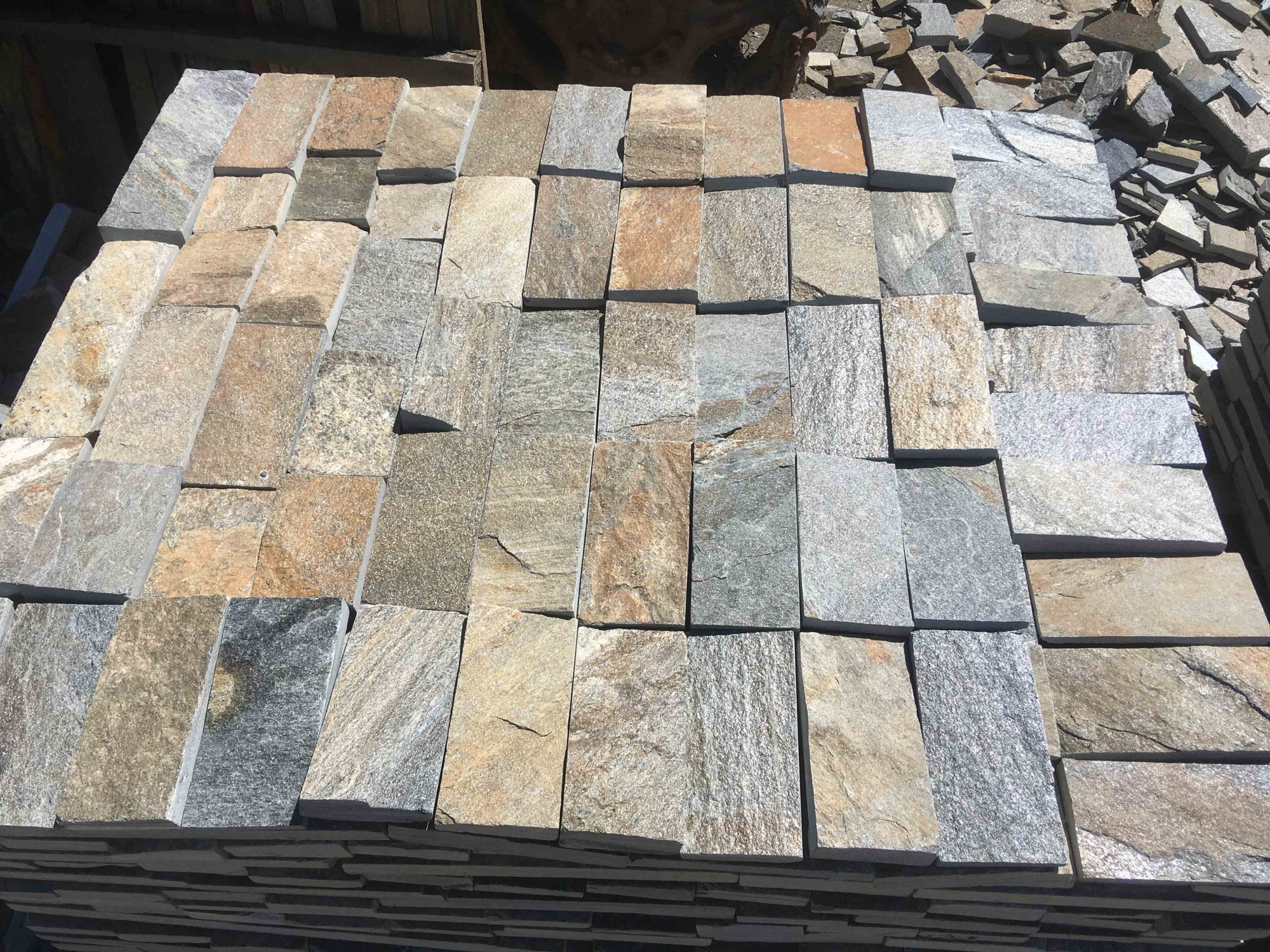 Плитка пилёная златолит Уральский для фасада купить в Иркутске