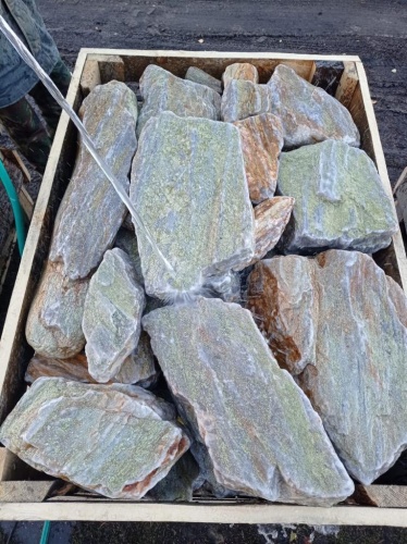 Златолит жёлтый, жёлто-зелёный глыбки и валуны для ланшафтного дизайна купить в Иркутске