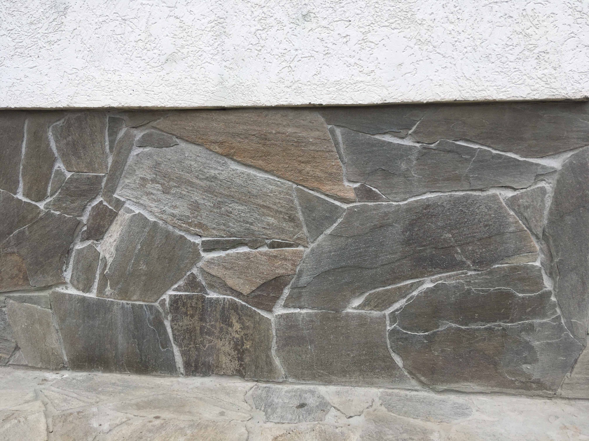 Плитняк златолит Уральский для цоколя, отмостки купить в Иркутске