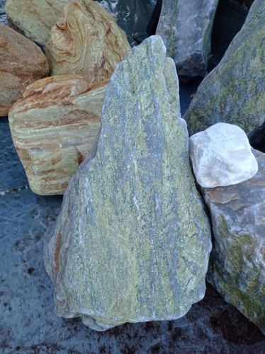 Златолит жёлтый, жёлто-зелёный глыбки и валуны для ланшафтного дизайна купить в Иркутске