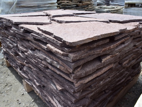 Плитняк лемезит бордовый для облицовки цоколя 20-25 мм  купить в Иркутске