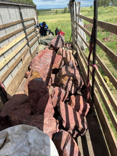 Ландшафтные глыбы красно-фиолетовые 200-1000 килограмм купить в Иркутске