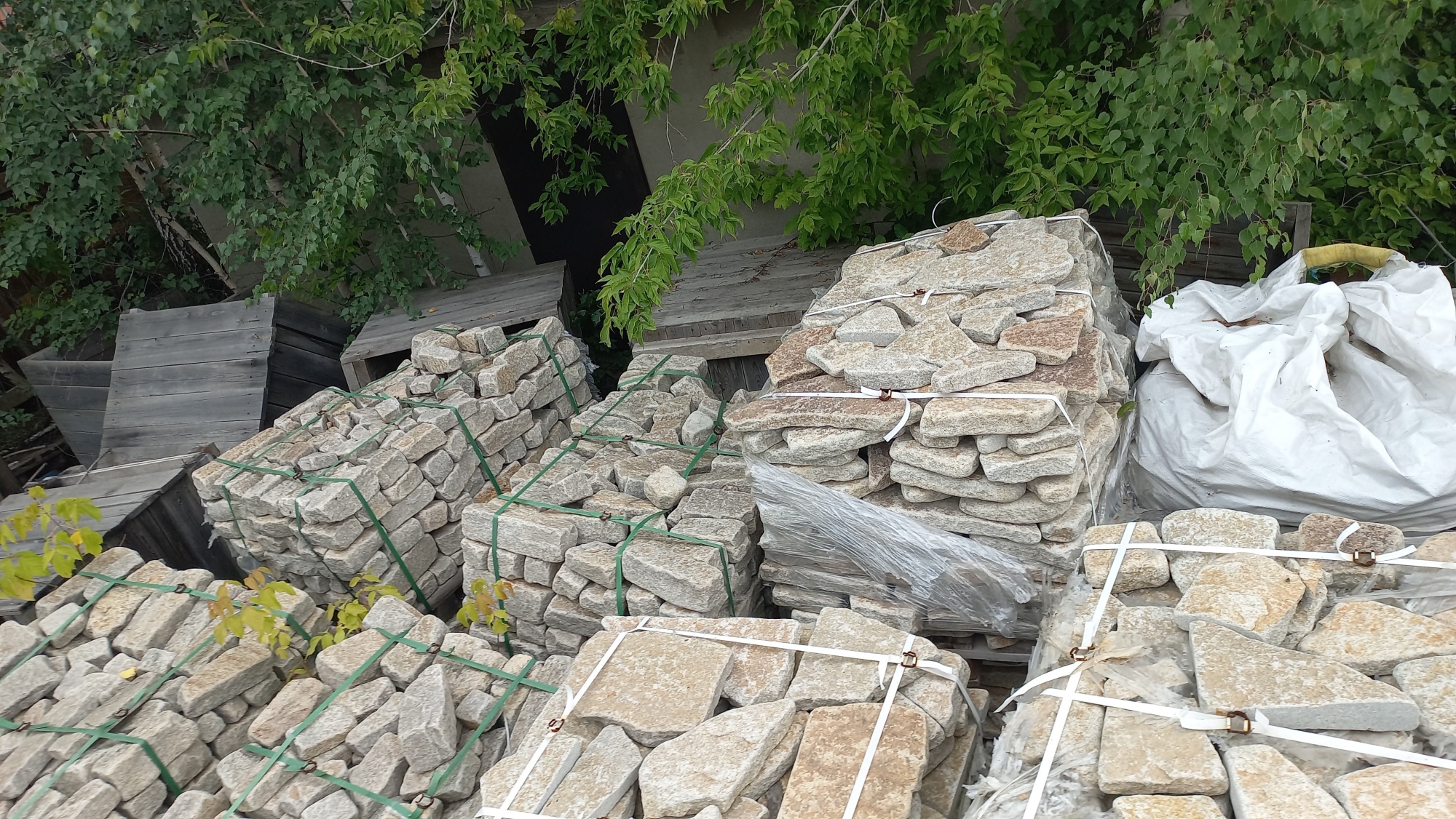 Плитняк гранитный галтованный купить в Иркутске