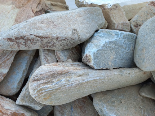 Златолит жёлтый, жёлто-зелёный глыбки и валуны для ланшафтного дизайна купить в Иркутске