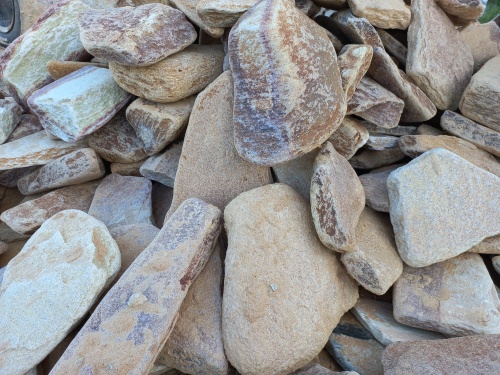 Златолит жёлтый, жёлто-зелёный глыбки и валуны для ланшафтного дизайна купить в Иркутске