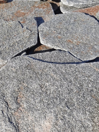 Златолит серебристый галтованный для лестниц купить в Иркутске