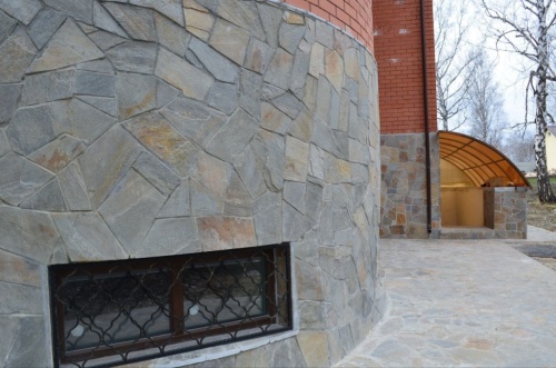 Плитняк златолит Уральский для цоколя, отмостки купить в Иркутске